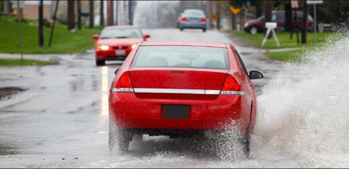 what does hydroplaning mean in driving and how to prevent hydroplaning