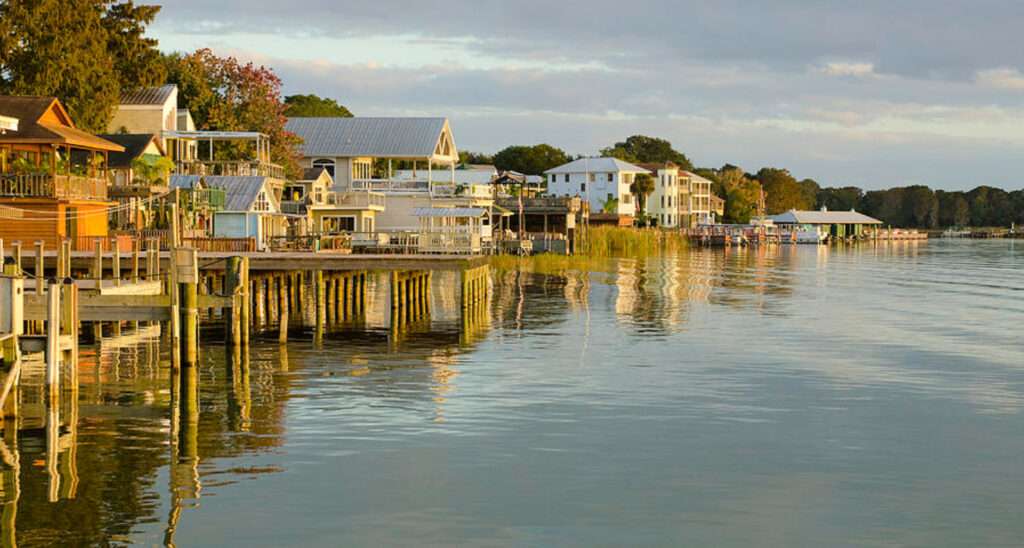 17Prettiest small towns in USA (cutest small towns in America)